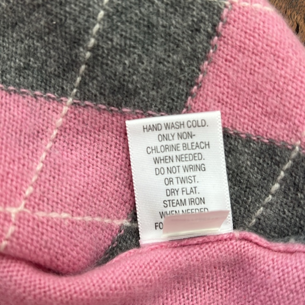 Women’s cashmere turtleneck Argyle sweater in pink and gray. Size small. - Picture 6 of 6